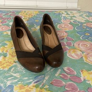 Earth Brown leather upper shoes